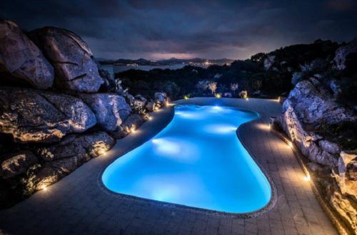 Come illuminare la piscina e trasformare il giardino in un sogno thumb